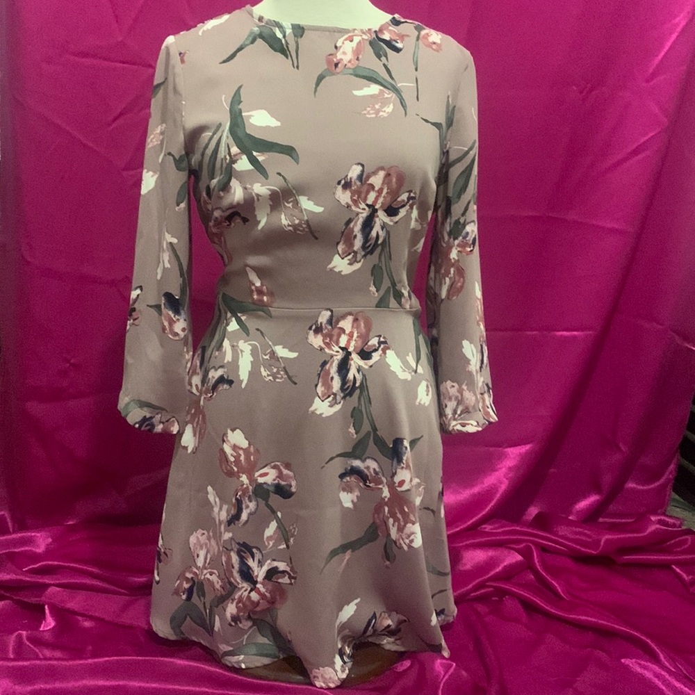 Dynamite floral soft purple dress , size Xs, never worn